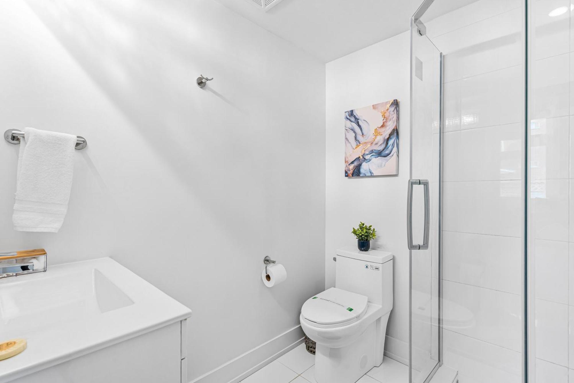 Vibrant 2br Gateway With Free Parking & 7 Mins To The Falls Apartment Niagara Falls