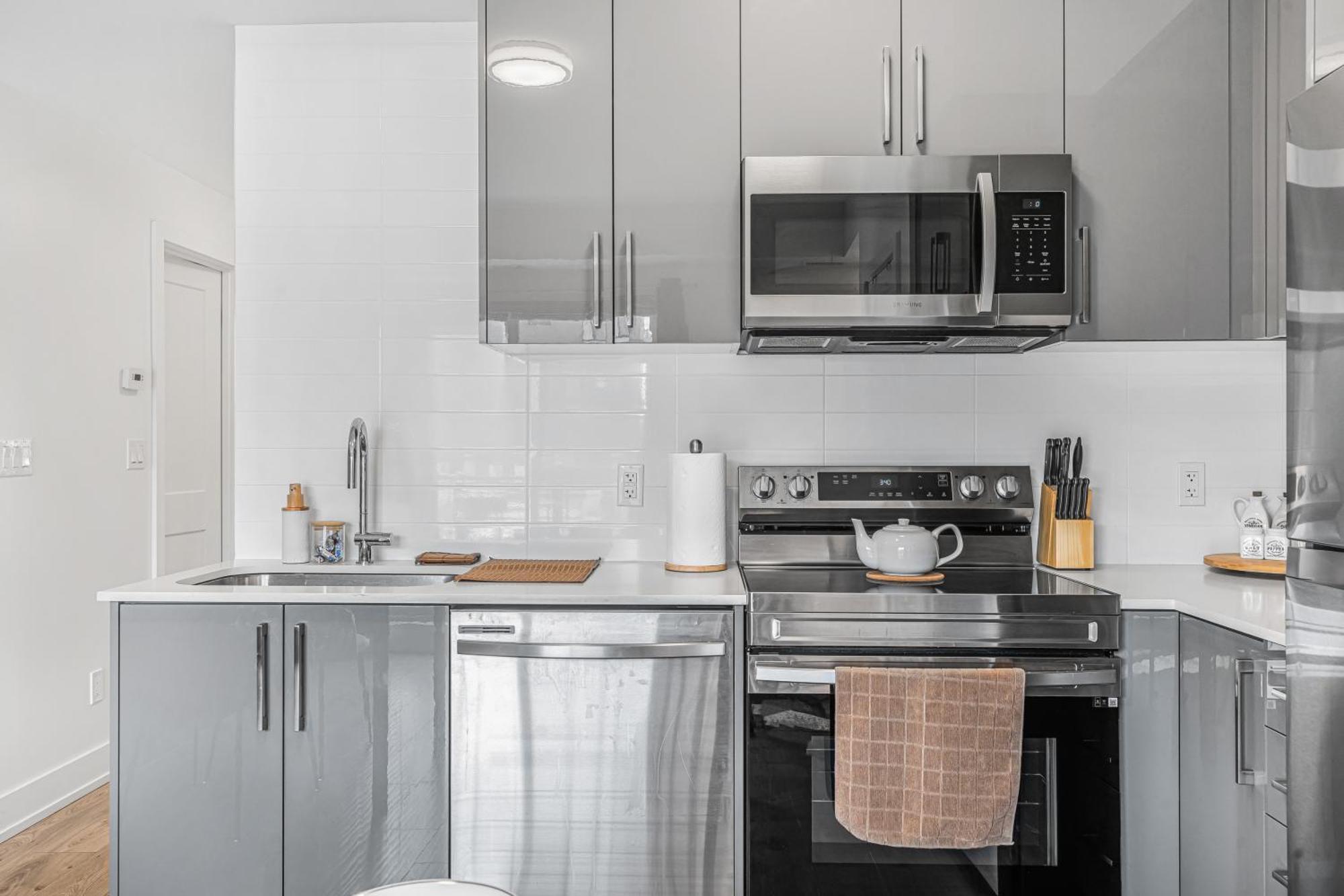 Vibrant 2br Gateway With Free Parking & 7 Mins To The Falls Apartment Niagara Falls