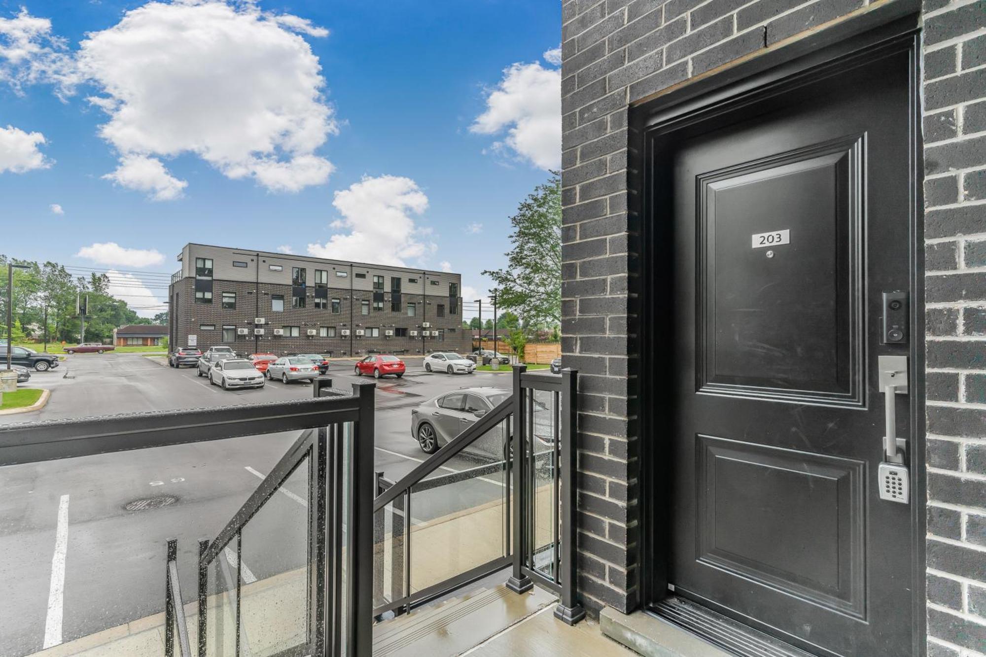 Vibrant 2br Gateway With Free Parking & 7 Mins To The Falls Niagara Falls