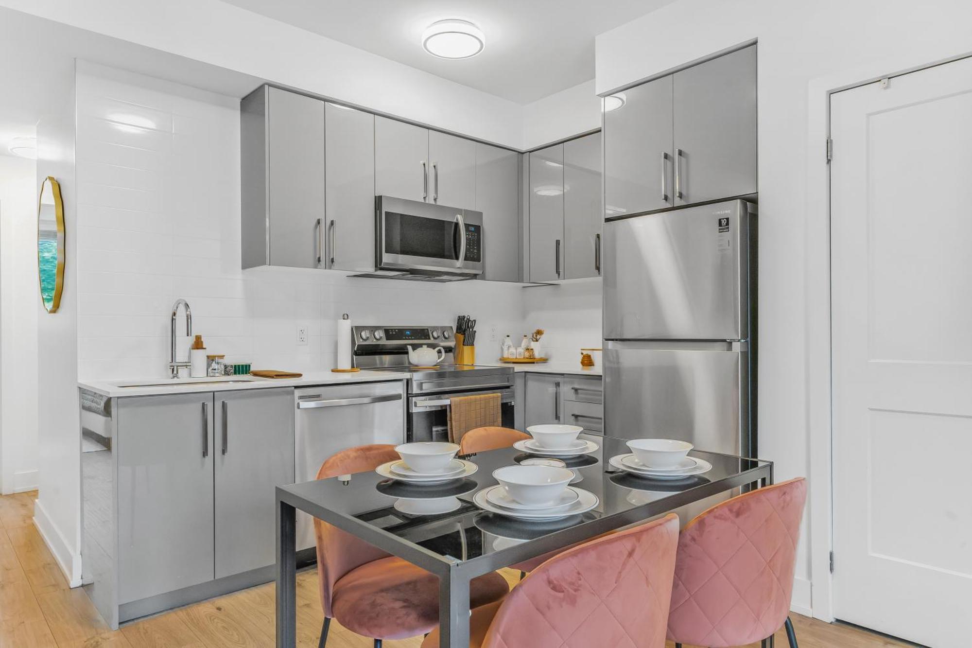 Vibrant 2br Gateway With Free Parking & 7 Mins To The Falls Apartment Niagara Falls
